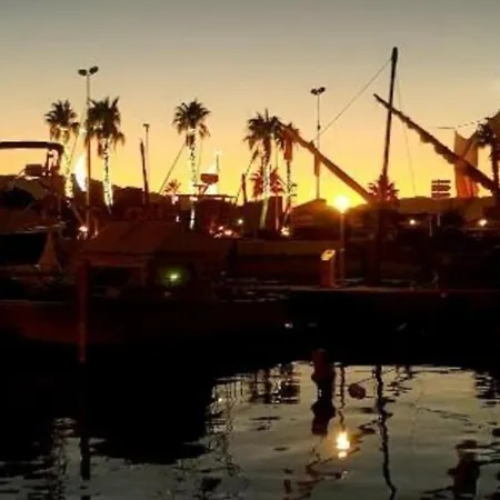 Nuit Insolite Bateau 11 Metres بوتيل *